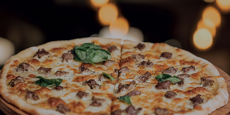Cardápio de Pizzas e Bebidas.